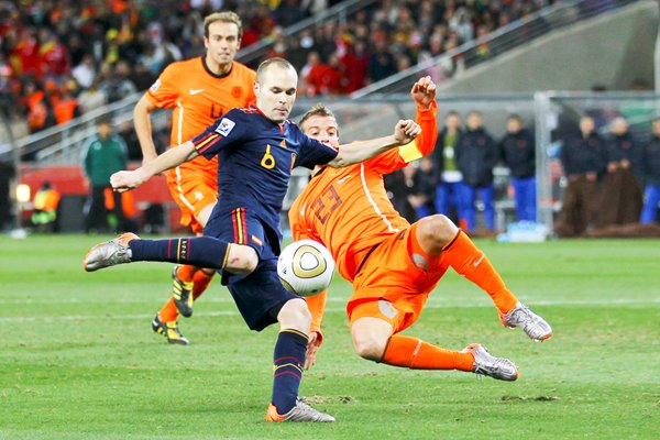 2010 World Cup Final - Iniesta scores for Spain
