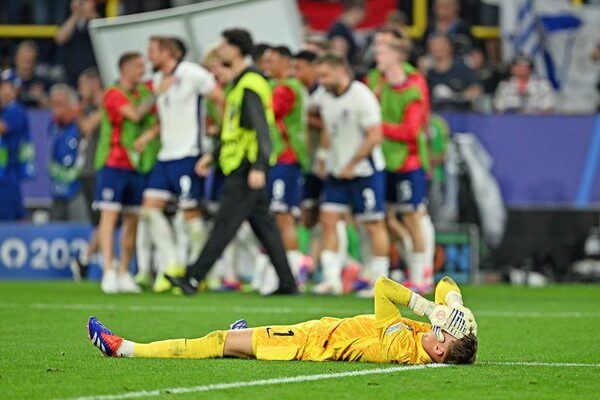 Bart Verbruggen Netherlands despair as England celebrate Semi-Final win EURO 2024