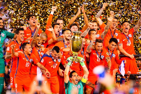 Claudio Bravo Chile Copa America 2016 Trophy