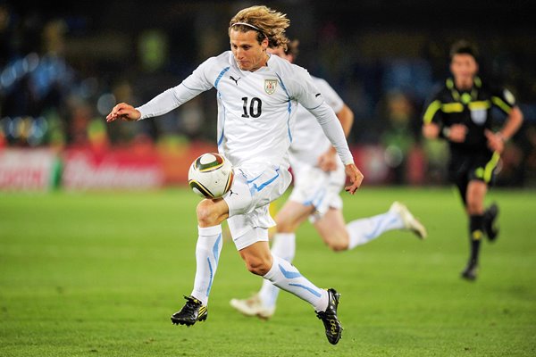 Diego Forlan stars for Uruguay v South Africa