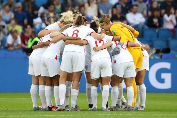 England Huddle v Norway Le Havre World Cup 2019
