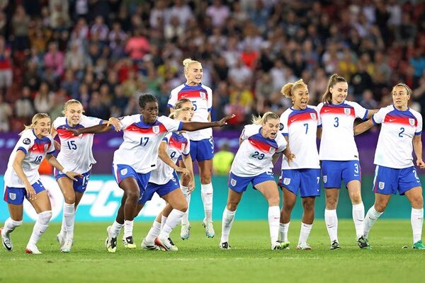 England celebrate win on penalties v Sweden Quarter Final Women's EURO 2025
