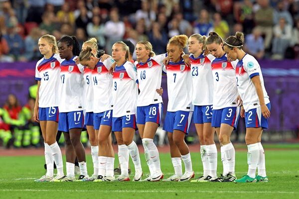 England players during penalties v Sweden Quarter-Final Women's EURO 2025