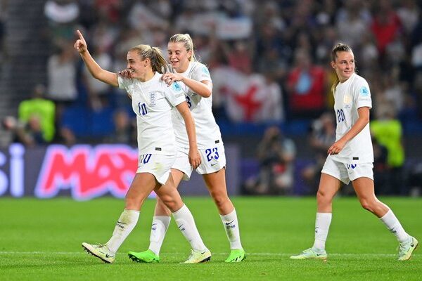 Georgia Stanway England celebrates winner v Spain Quarter Final EURO 2022
