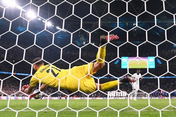 Gianluigi Donnarumma Italy saves Bukayo Saka penalty Final Euro 2020