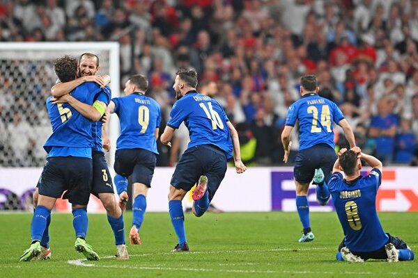 Giorgio Chiellini, Manuel Locatelli and Jorginho Italy celebrate winning Euro 2020