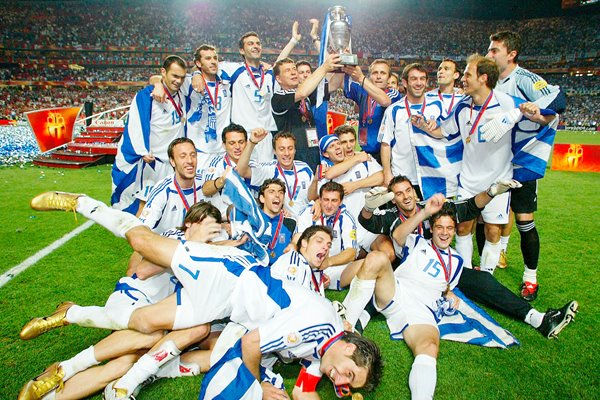 Greece celebrate Euro 2004 win