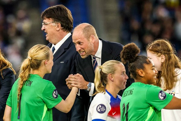 Hannah Hampton England with Prince William Women's EURO Final 2025