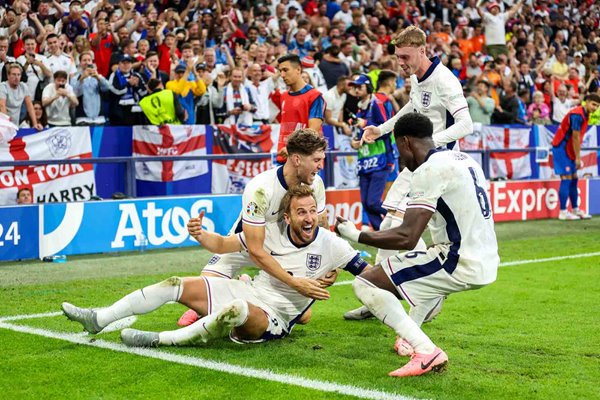 Harry Kane England celebrates scoring winner v Slovakia Last 16 EURO 2024