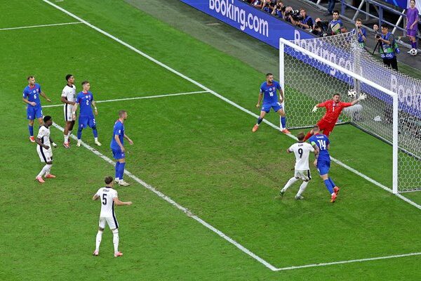 Harry Kane England celebrates winner v Slovakia Last 16 EURO 2024