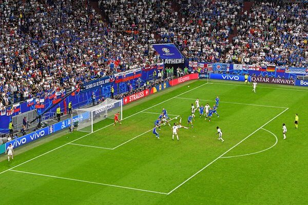 Jude Bellingham England scores v Slovakia Last 16 EURO 2024