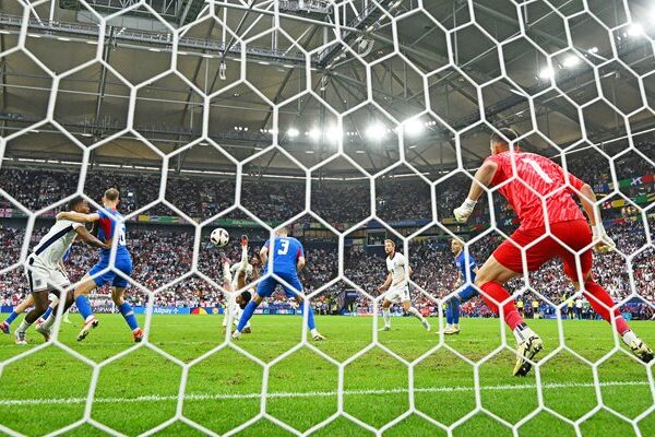 Jude Bellingham scores last gasp equaliser v Slovakia Last 16 EURO 2024