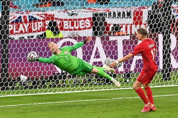 Kasper Schmeichel Denmark save v England Semi-final Euro 2020