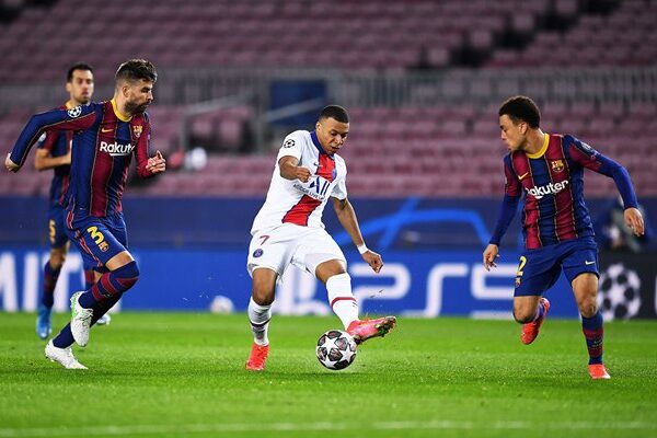 Kylian Mbappe PSG shoots v Barcelona Champions League 2021