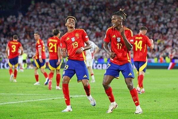 Lamine Yamal & Nico Williams Spain celebrate v Georgia Last 16 EURO 2024