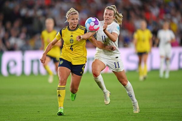 Lauren Hemp England v Hanna Glas Sweden EURO 2022