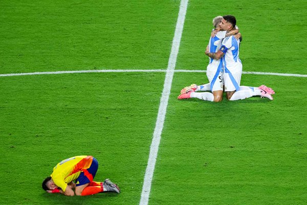 Leandro Paredes & Nicolas Otamendi Argentina celebrate Copa America win Miami 2024
