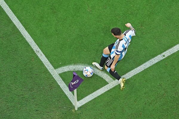 Lionel Messi Argentina corner kick v Saudi Arabia World Cup 2022