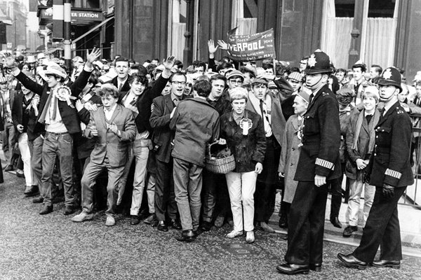 Liverpool Fans on their way to FA Cup final