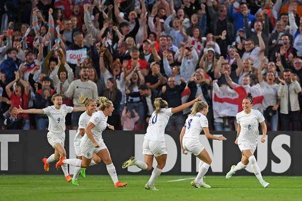 Lucy Bronze England celebrates v Sweden Women's EURO 2022