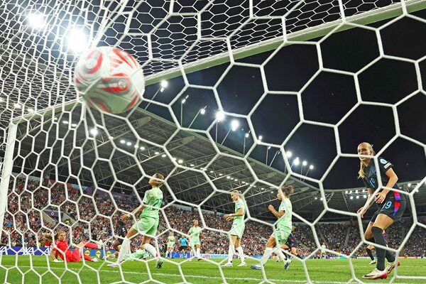 Michelle Agyemang England scores equaliser v Italy semi-final Geneva Women's EURO 2025