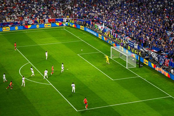 Mike Maignan France fails to save stunning shot from Lamine Yamal Spain Semi-Final EURO 2024