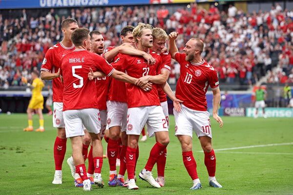 Morten Hjulmand & Denmark celebrate v England Frankfurt EURO 2024