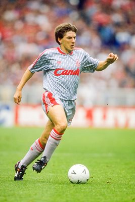 Peter Beardsley Liverpool v Manchester United Wembley 1990