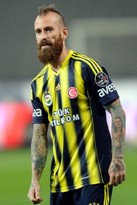 Raul Meireles Besiktas v Fenerbahce 2014