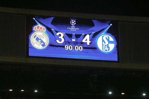 Real Madrid 03 v FC Schalke 04 - score board