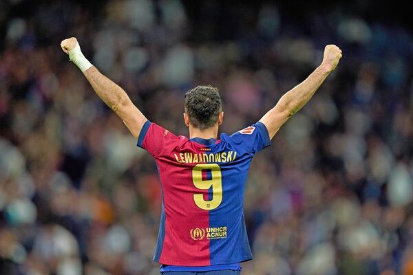 Robert Lewandowski Barcelona celebrates win v Real Madrid Bernabeu La Liga 2025
