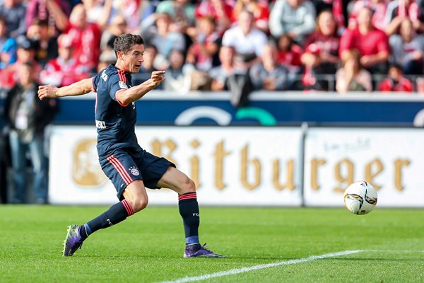 Robert Lewandowski scores for Bayern