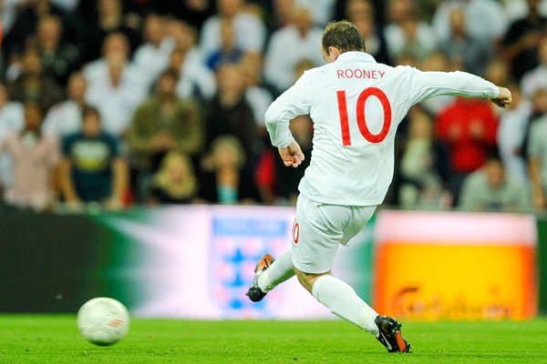 Rooney scores England's fifth v Croatia