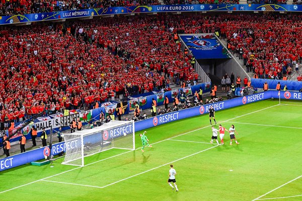 Sam Vokes Wales scores v Belgium Quarter Final 2016