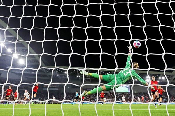 Sandra Panos Spain fails to save Georgia Stanway England shot Quarter Final EURO 2022