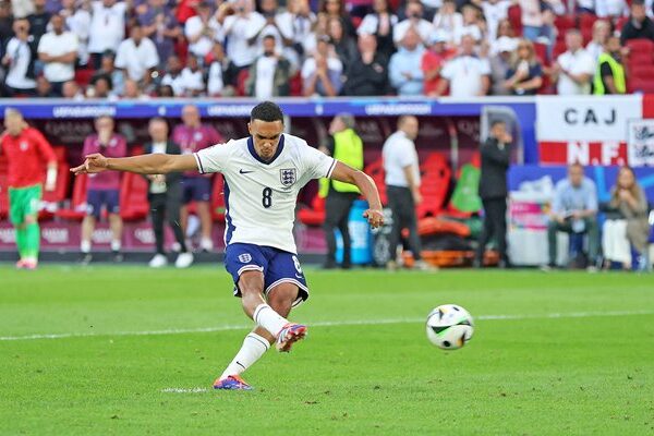 Trent Alexander-Arnold scores winning penalty v Switzerland EURO 2024