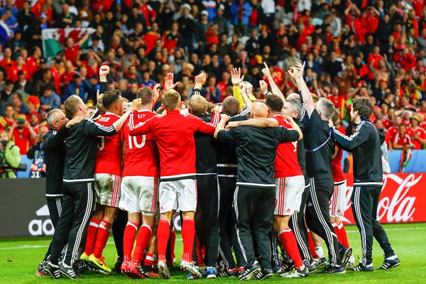 Wales celebrate win v Belgium Quarter Final Lille 2016