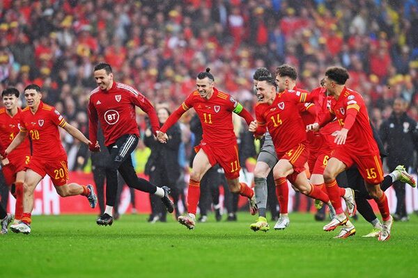 Wales celebrate win v Ukraine World Cup Qualifier Cardiff 2022