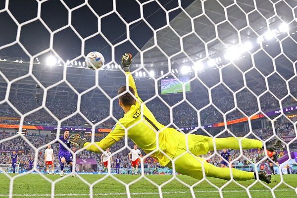 Wojciech Szczesny Poland saves Lionel Messi penalty Group C World Cup 2022